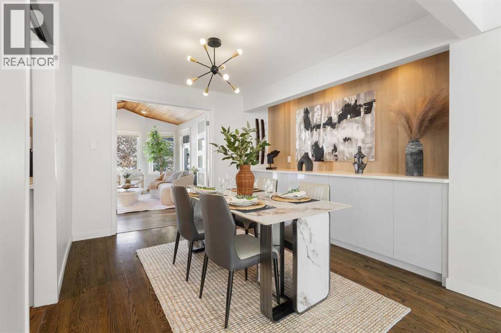 Single Family House Bi-level for Sale in  Varview Place NW Varsity Calgary 