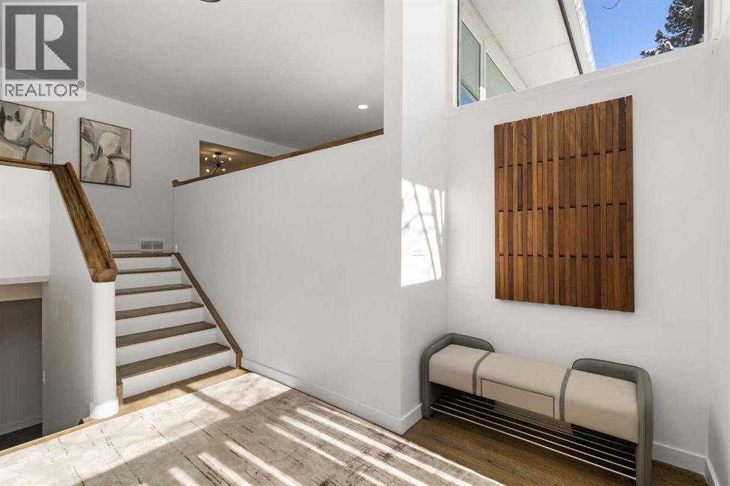 Single Family House Bi-level for Sale in  Varview Place NW Varsity Calgary 