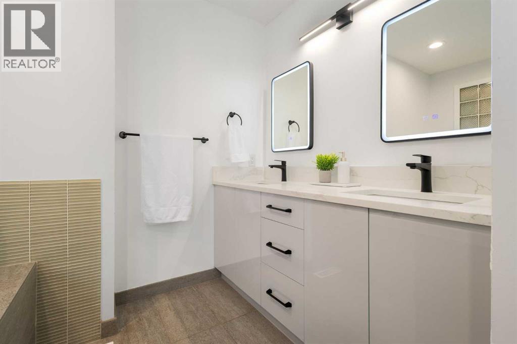 Single Family House Bi-level for Sale in  Varview Place NW Varsity Calgary 