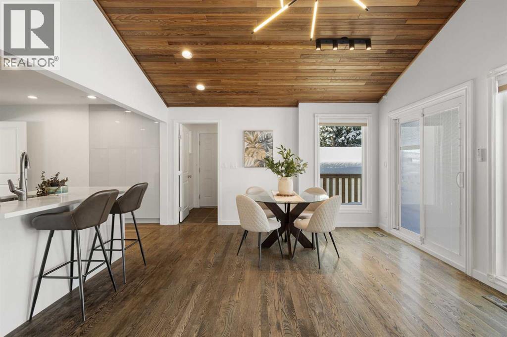 Single Family House Bi-level for Sale in  Varview Place NW Varsity Calgary 