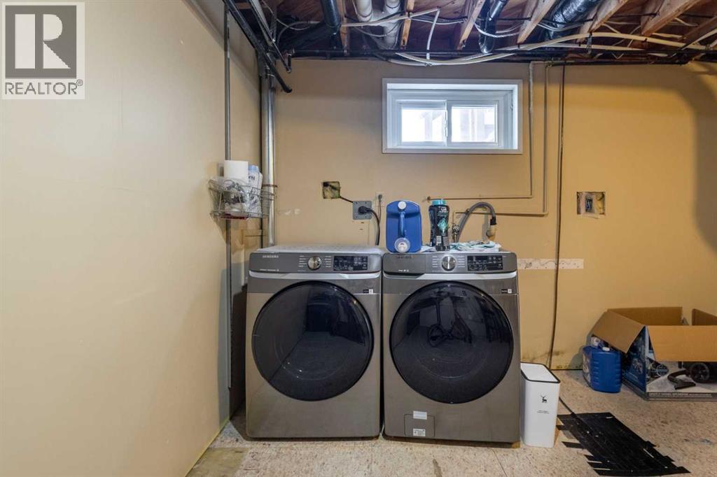 Single Family House Bi-level for Sale in  Varview Place NW Varsity Calgary 