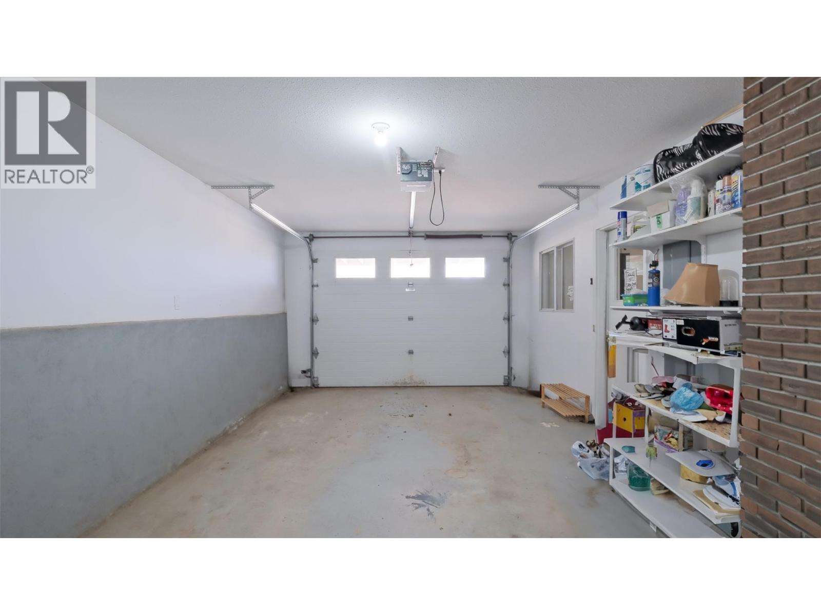 5711 White Street, Summerland