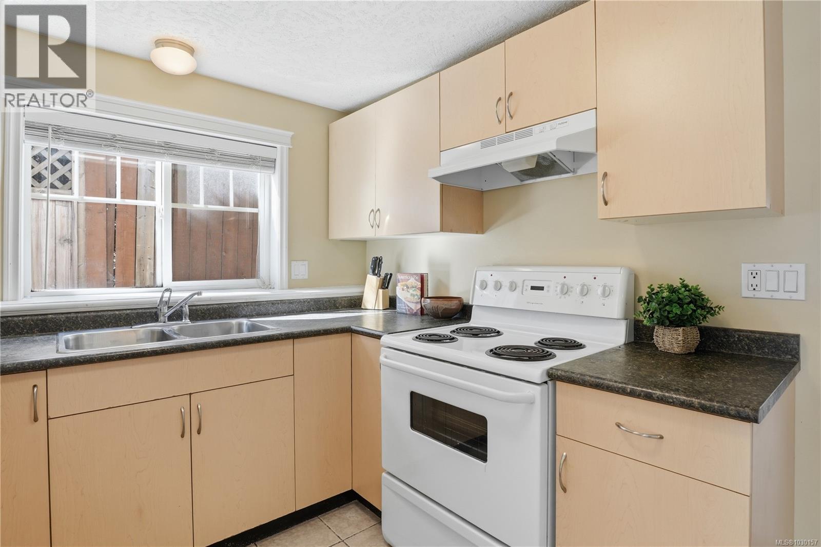 #104 2766 PEATT RD - 27