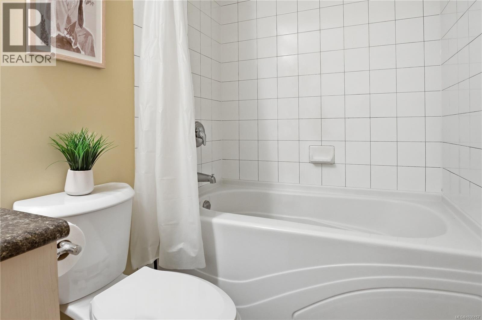 #104 2766 PEATT RD - 33