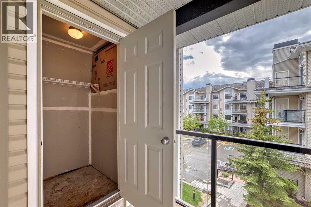 Single Family House for Sale in   Rocky Vista Park NW Rocky Ridge Calgary 