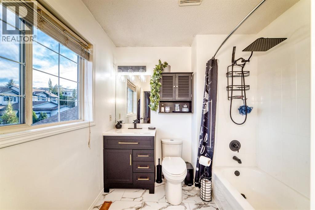 122 Bow Ridge Crescent, Cochrane