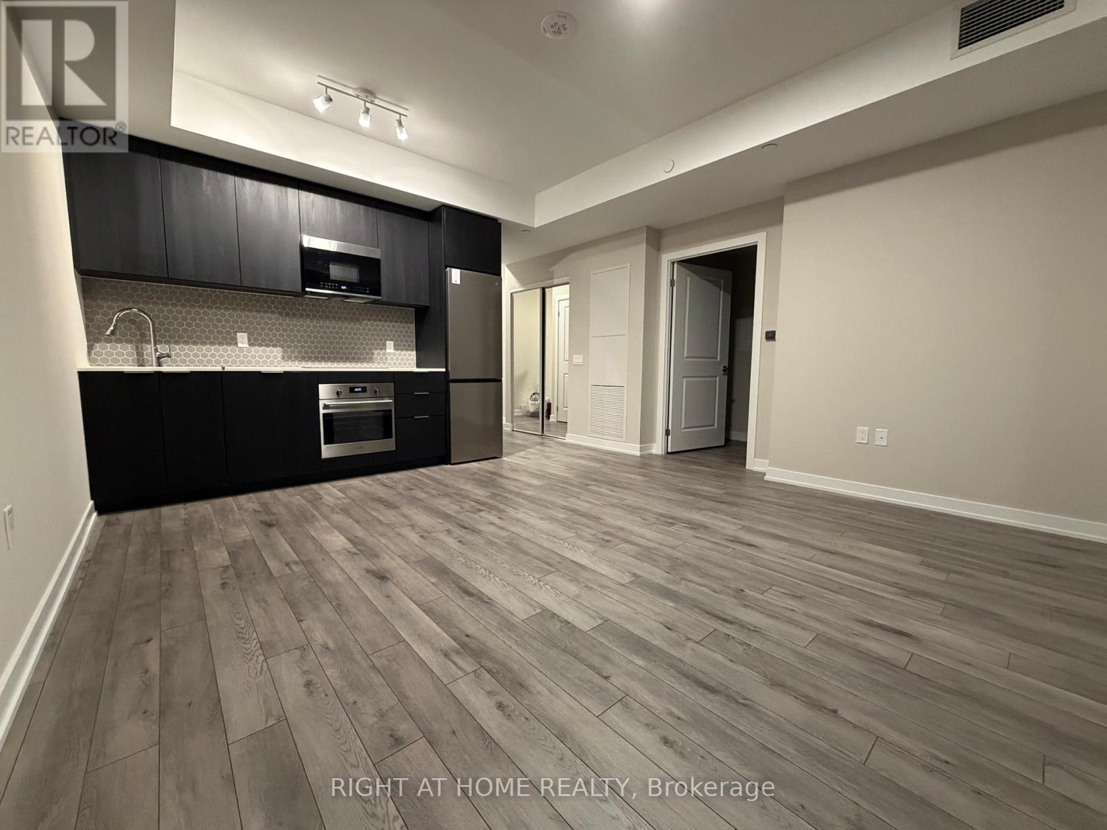 1705 - 15 SKYRIDGE DRIVE E