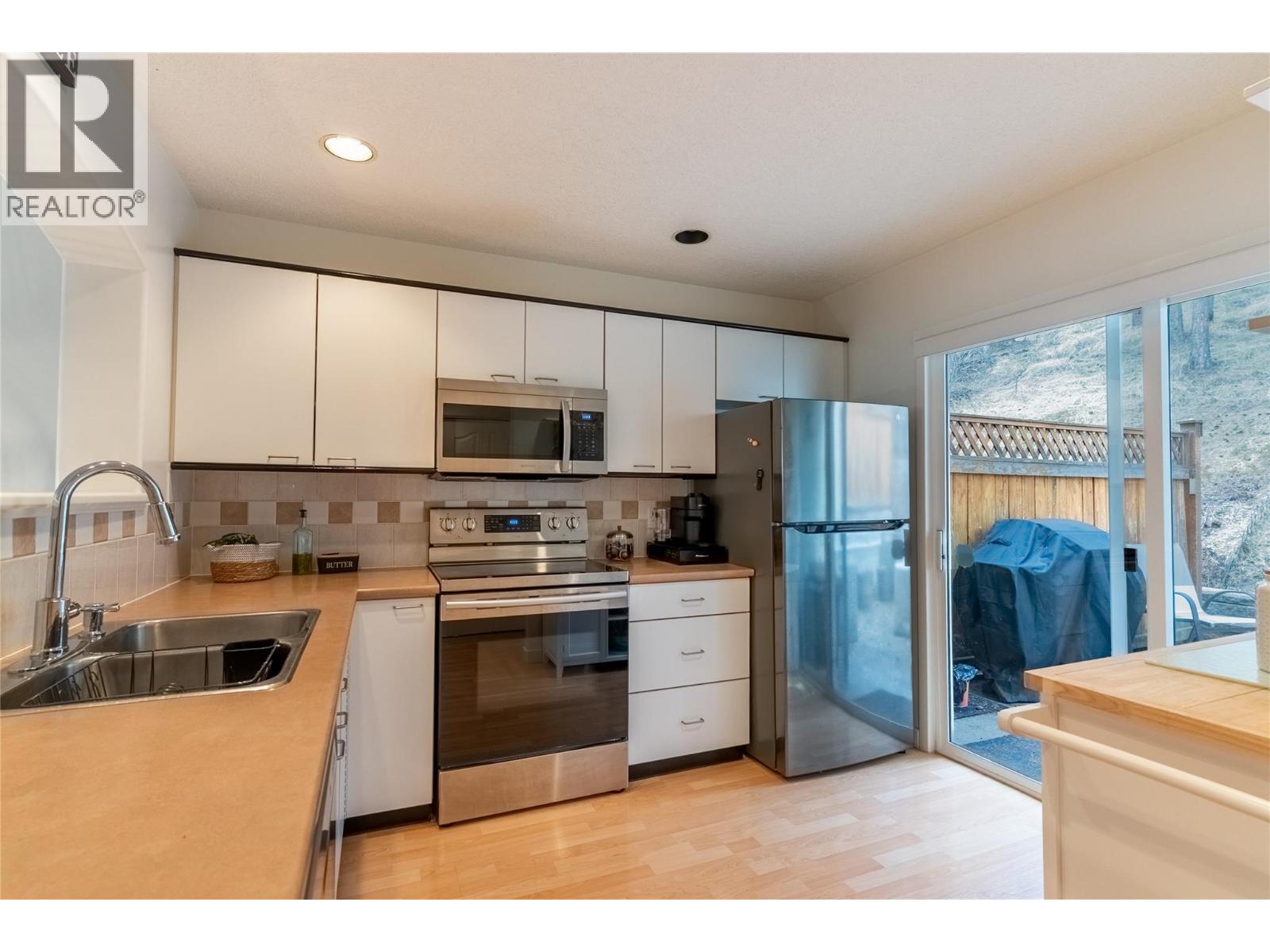 #18 411 ABERDEEN DRIVE - 4