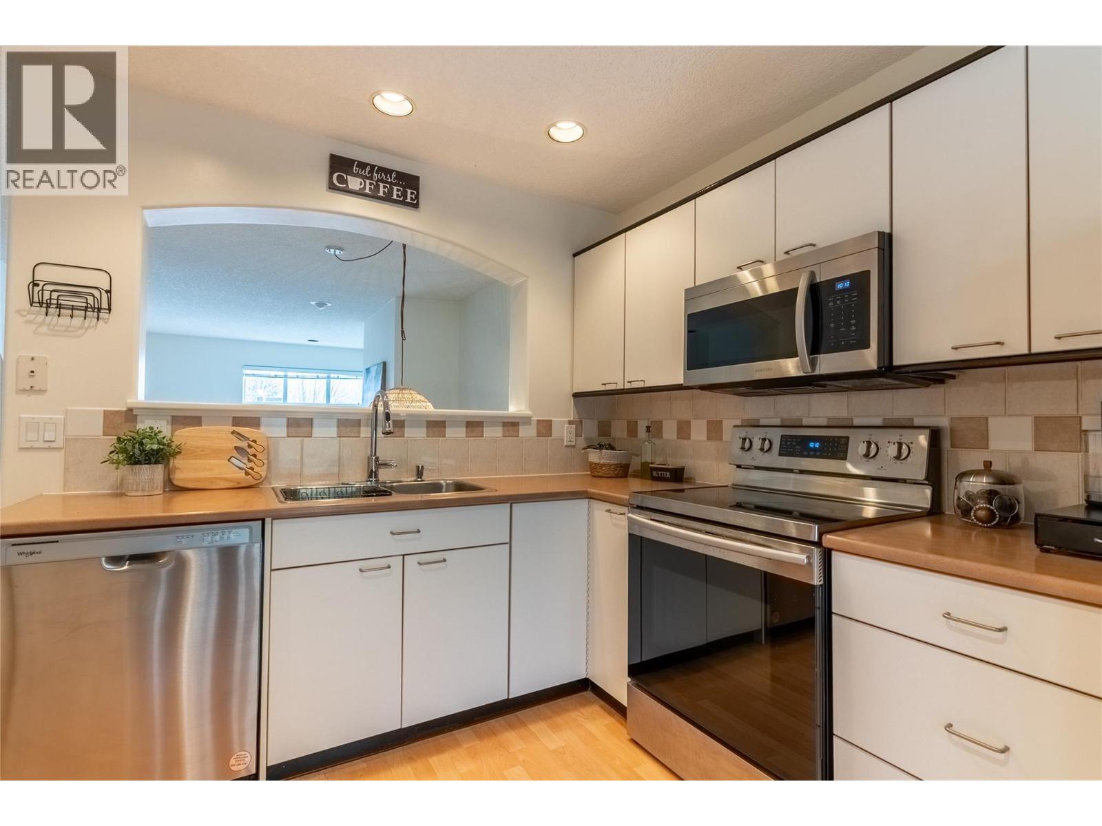 #18 411 ABERDEEN DRIVE - 6