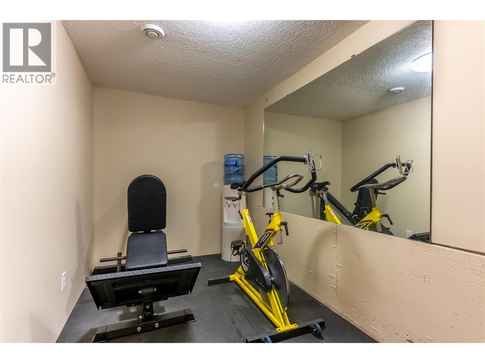 #18 411 ABERDEEN DRIVE - 25