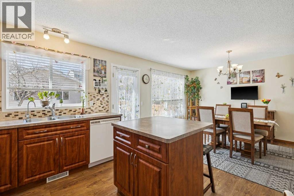 Single Family House for Sale in  Somervale Close SW Somerset Calgary 