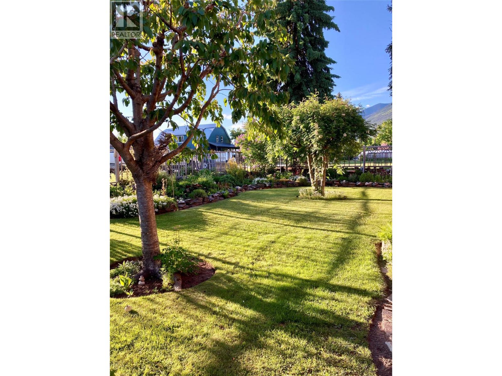 203 4th Avenue NW, Nakusp