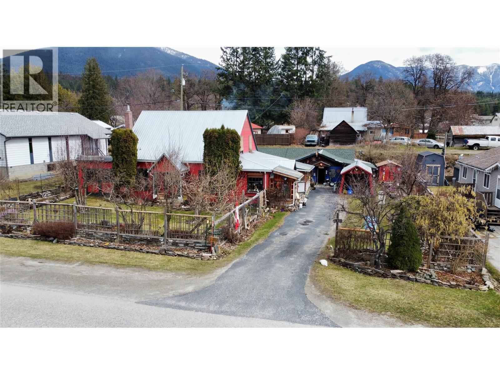 203 4th Avenue NW, Nakusp