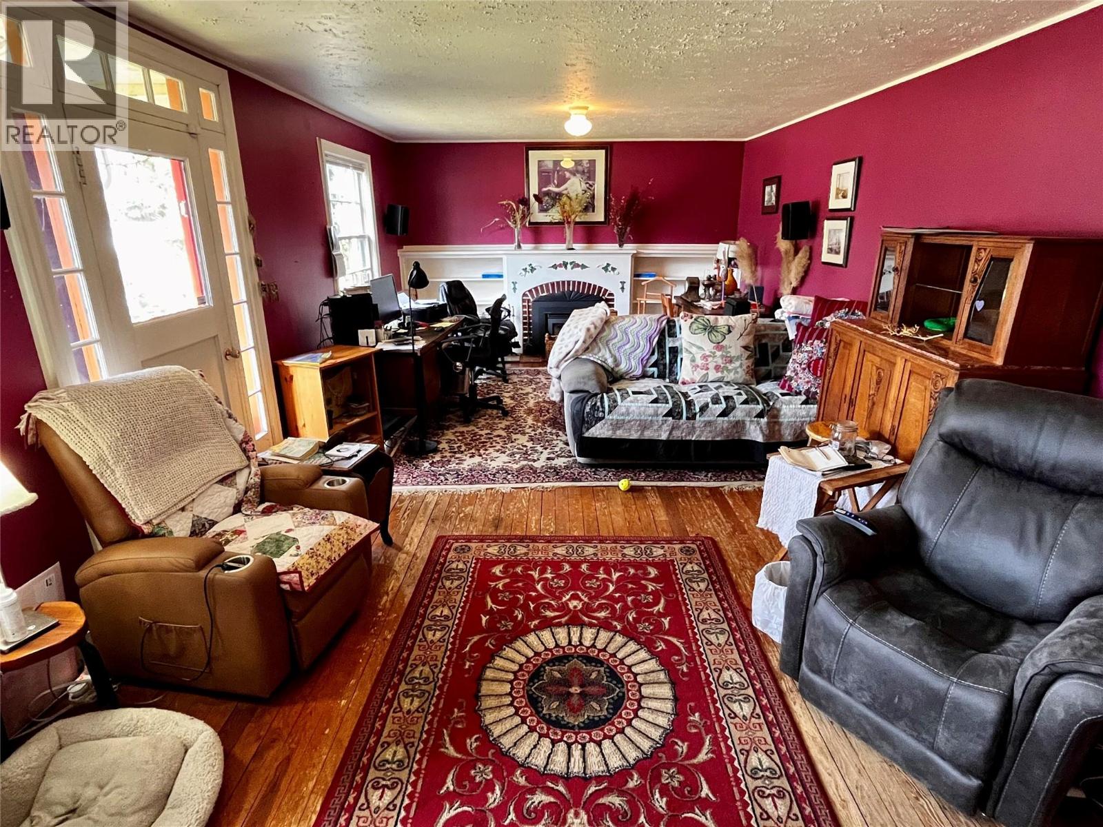 203 4th Avenue NW, Nakusp