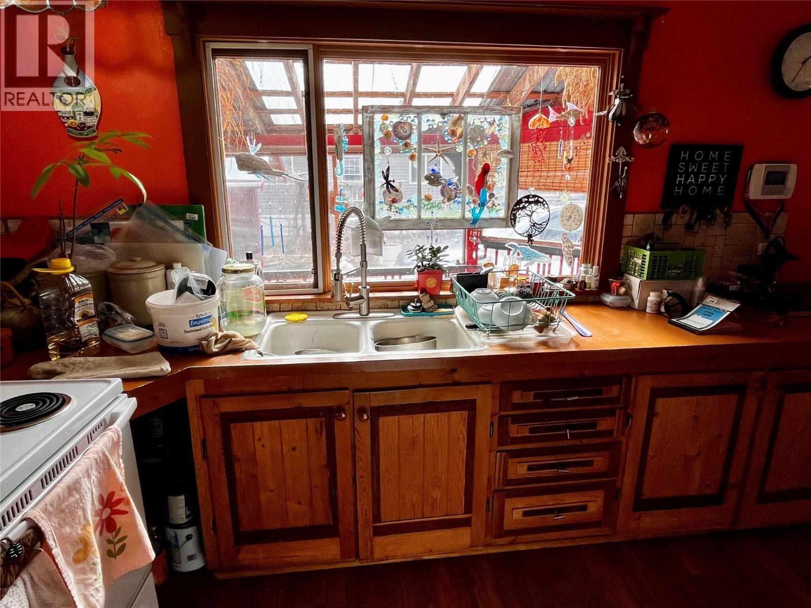 203 4th Avenue NW, Nakusp