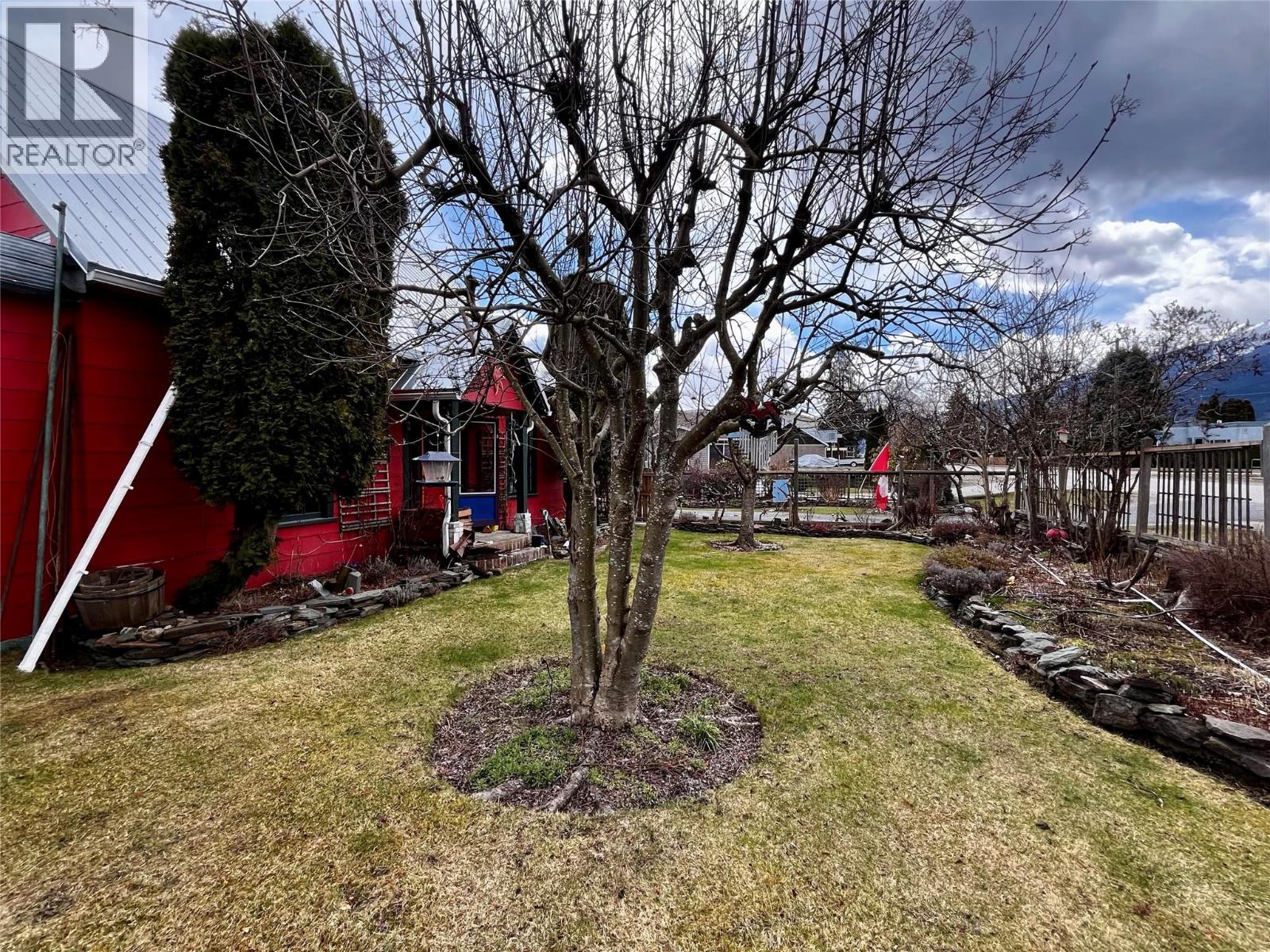 203 4th Avenue NW, Nakusp