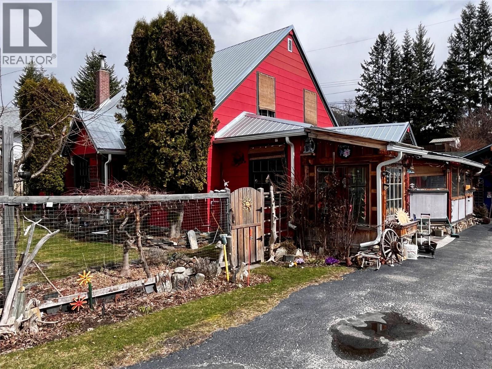 203 4th Avenue NW, Nakusp