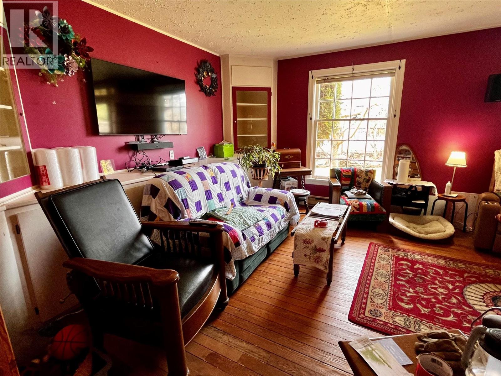 203 4th Avenue NW, Nakusp