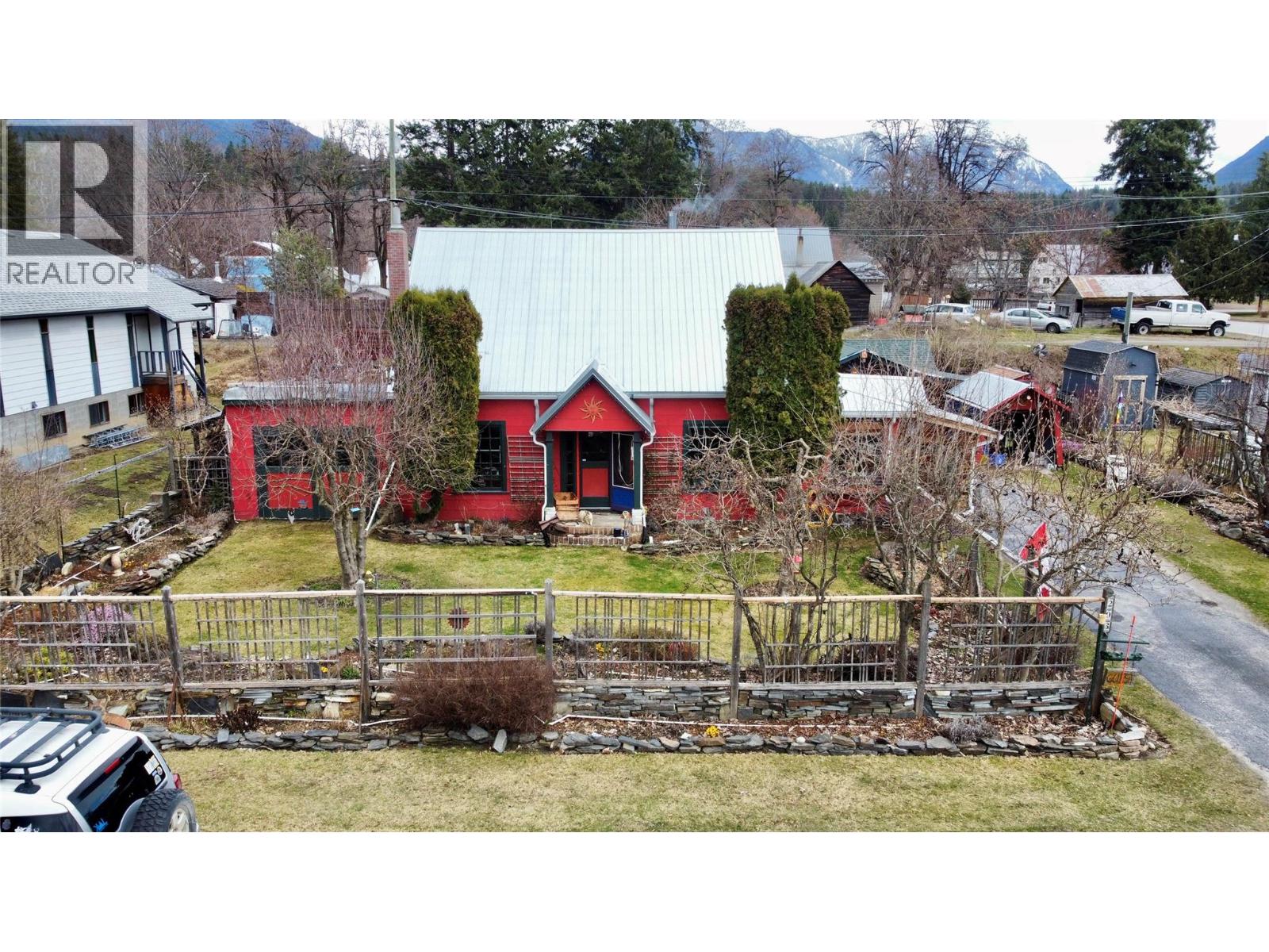 203 4th Avenue NW, Nakusp