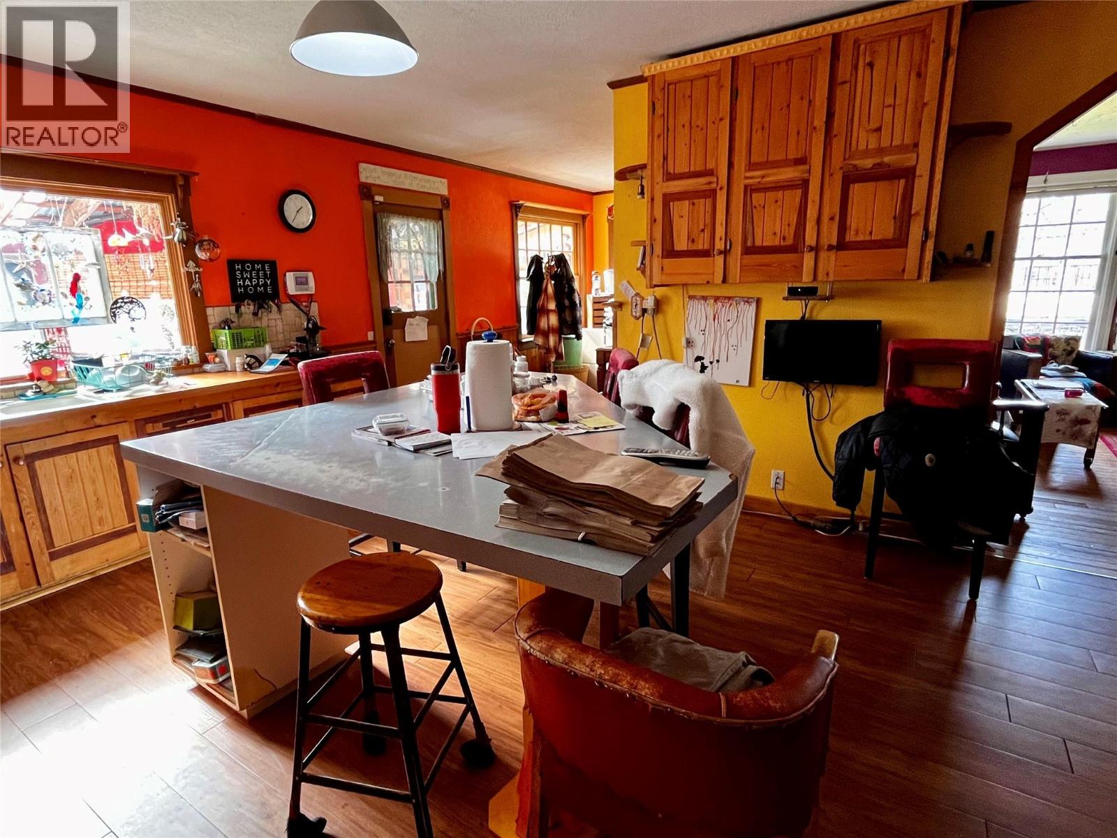 203 4th Avenue NW, Nakusp