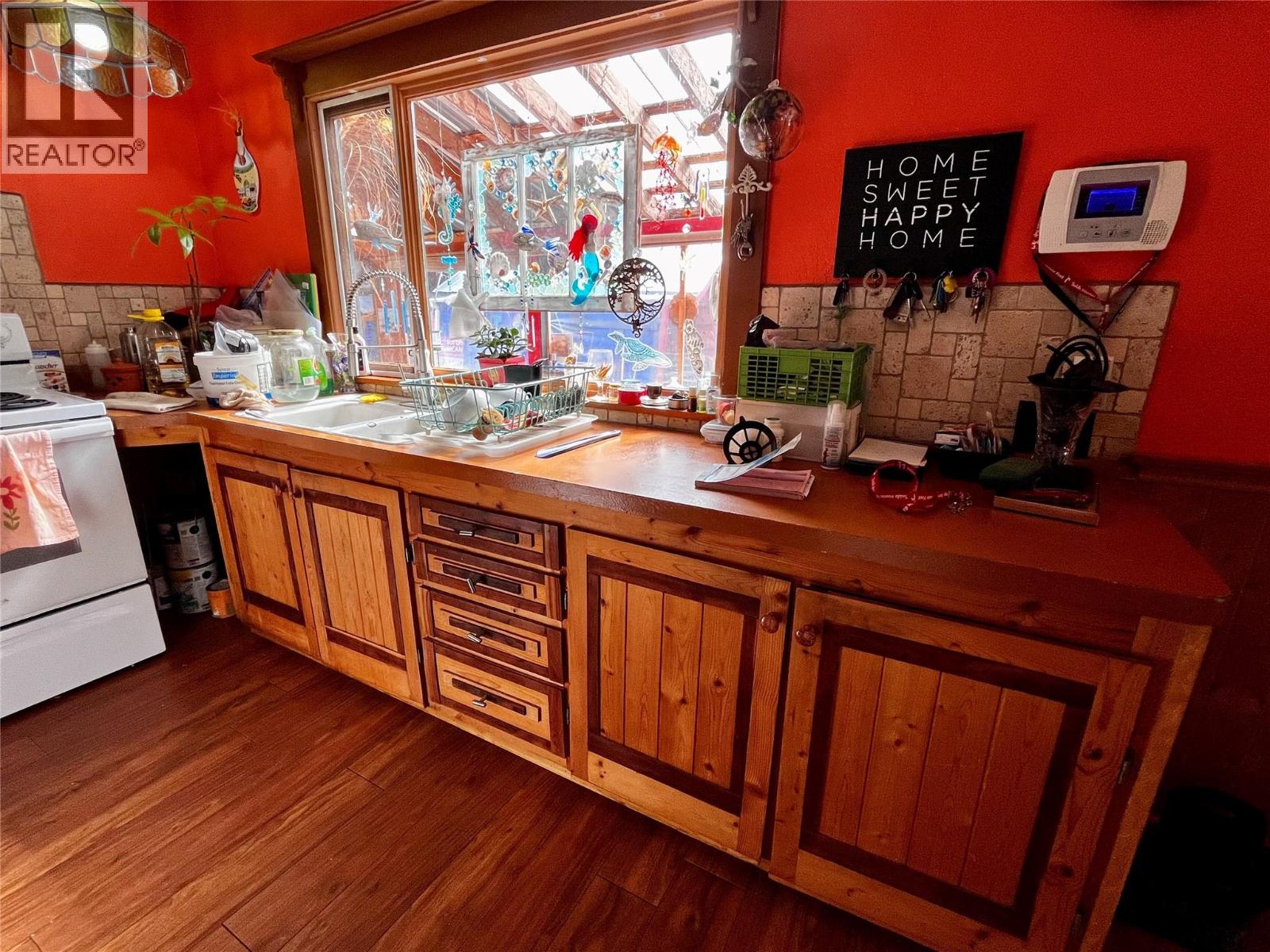 203 4th Avenue NW, Nakusp