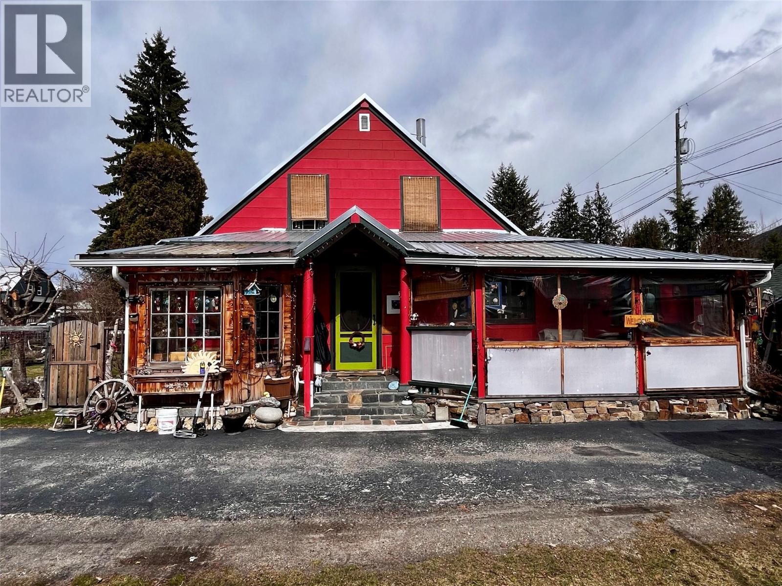 203 4th Avenue NW, Nakusp