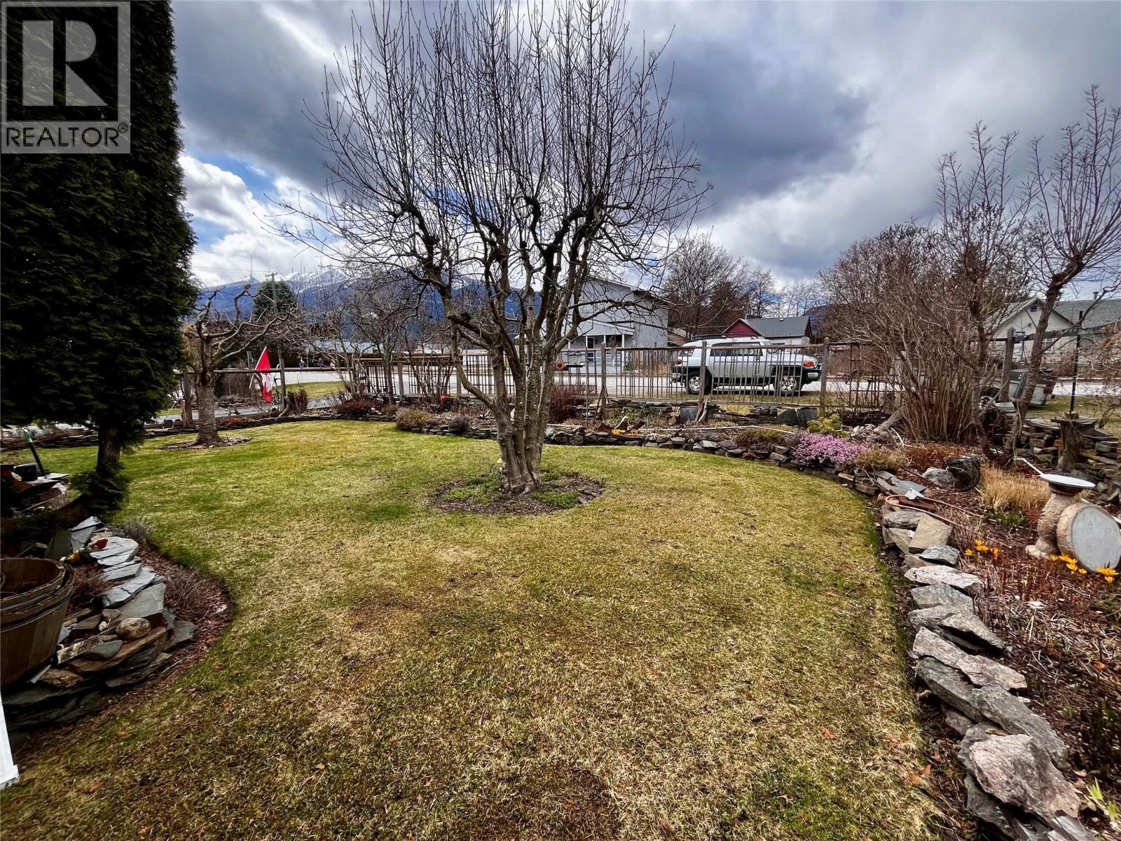 203 4th Avenue NW, Nakusp