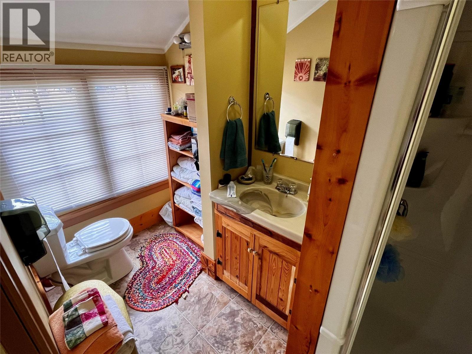 203 4th Avenue NW, Nakusp