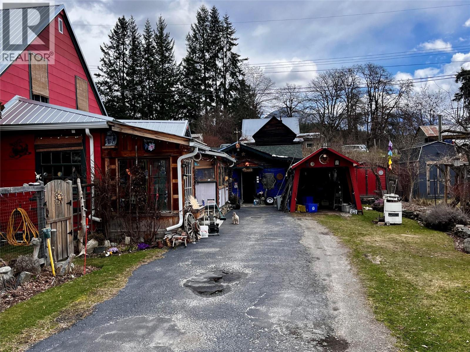 203 4th Avenue NW, Nakusp