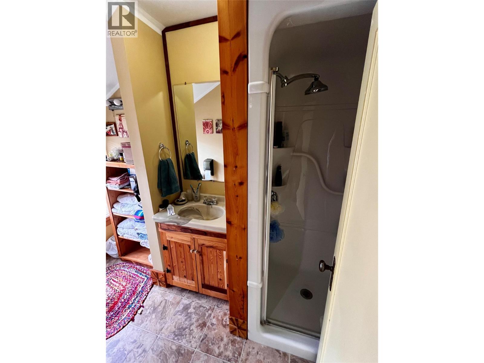 203 4th Avenue NW, Nakusp