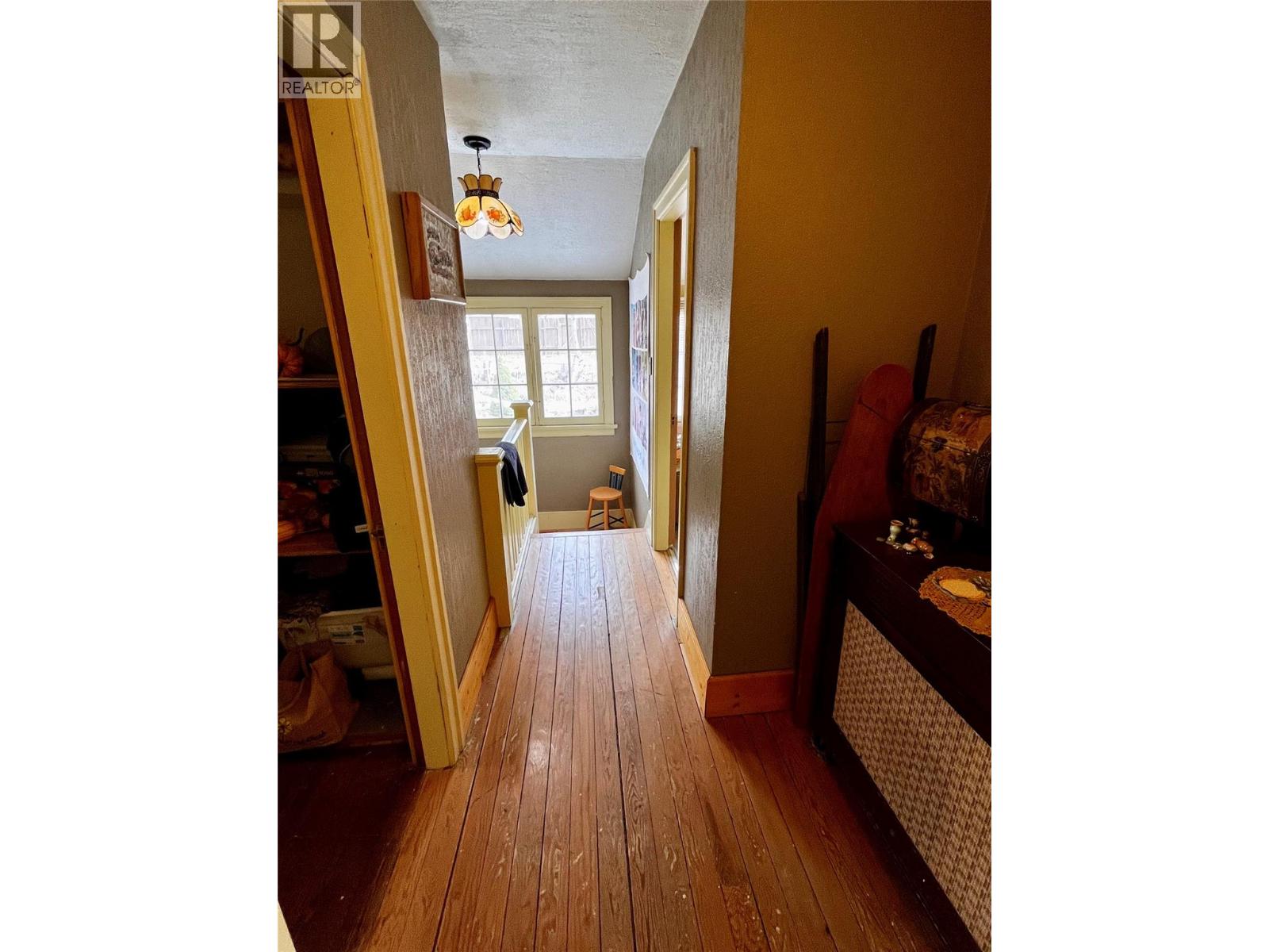 203 4th Avenue NW, Nakusp