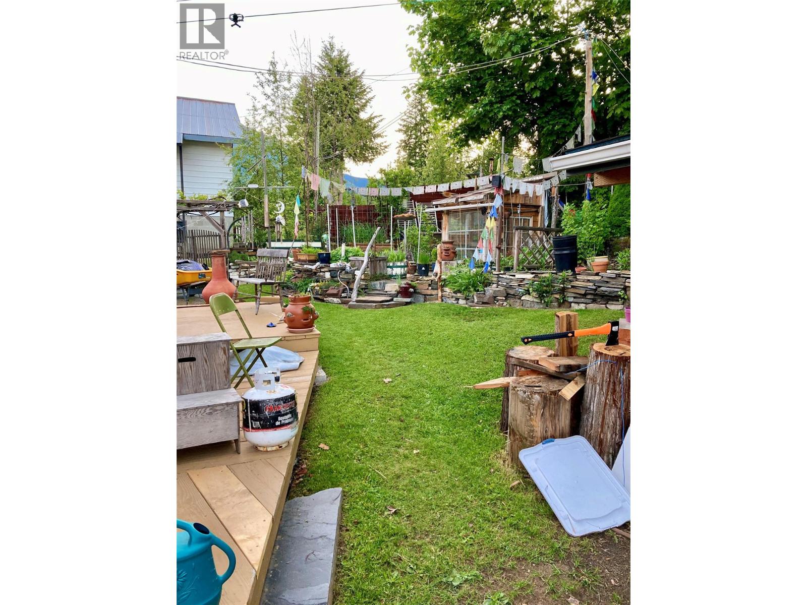 203 4th Avenue NW, Nakusp