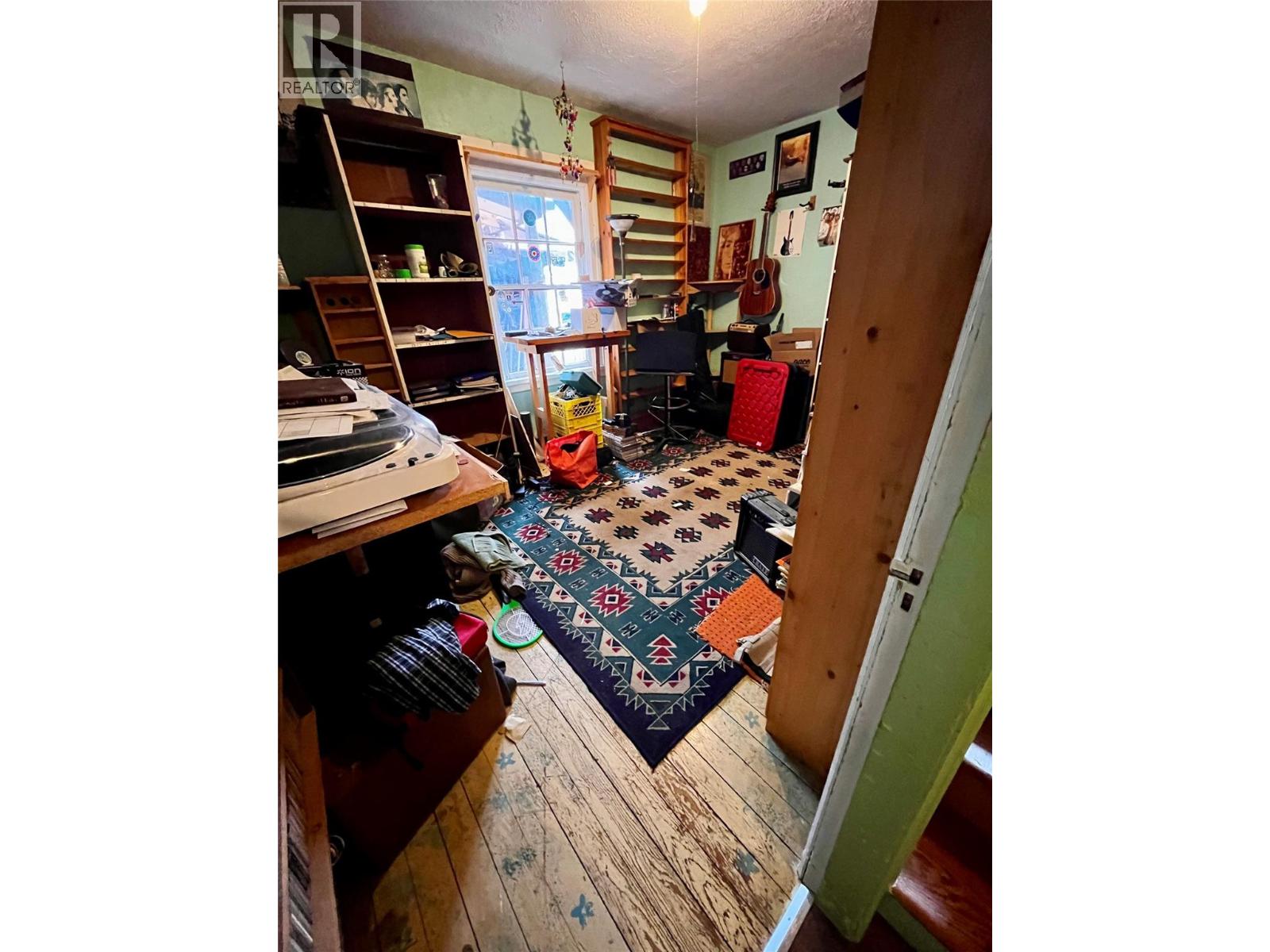 203 4th Avenue NW, Nakusp