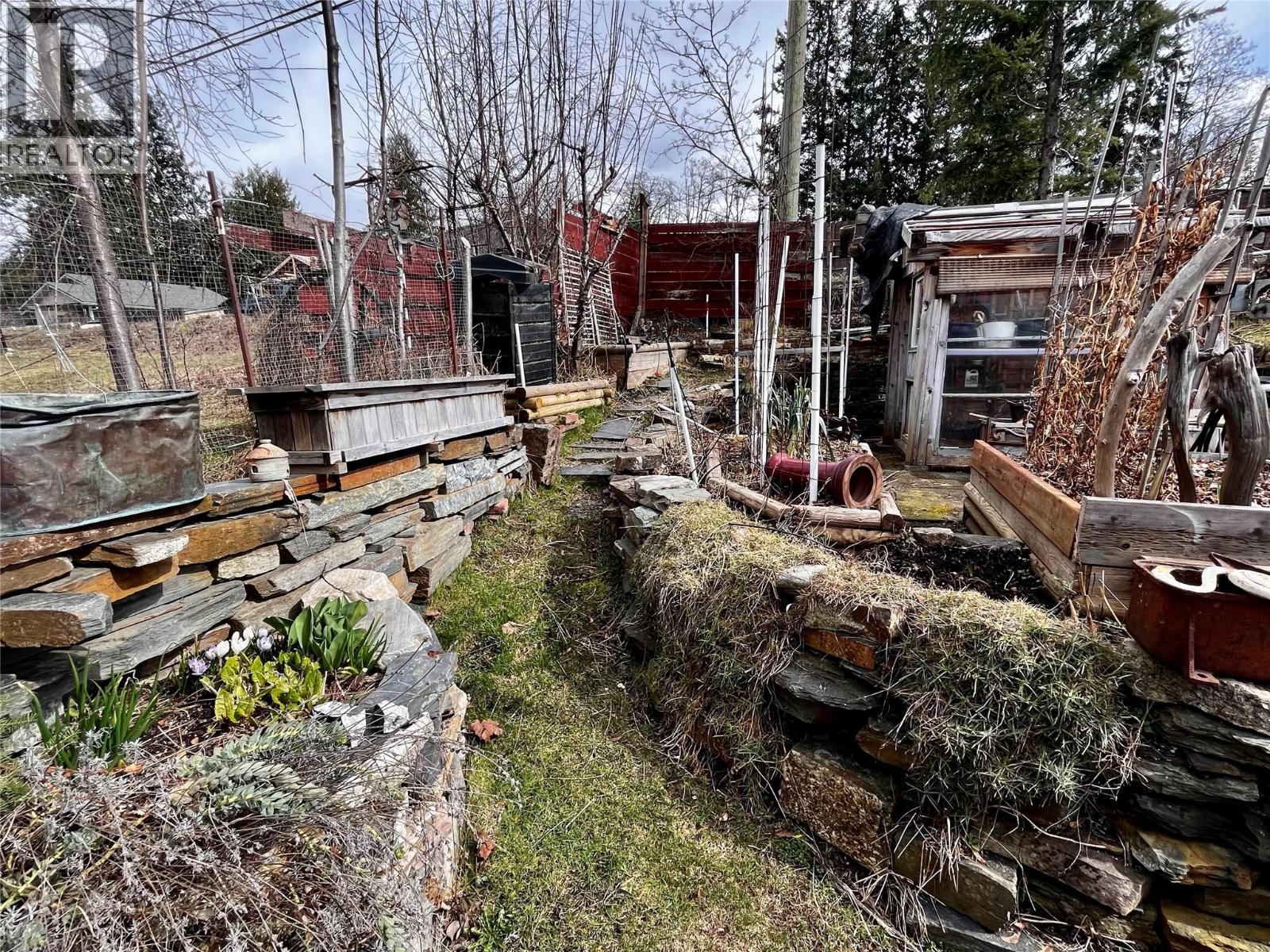 203 4th Avenue NW, Nakusp