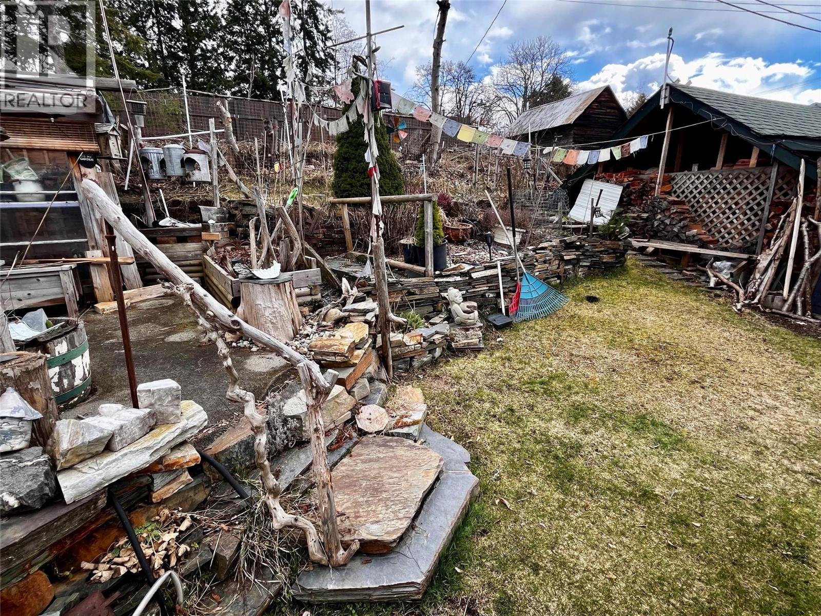 203 4th Avenue NW, Nakusp