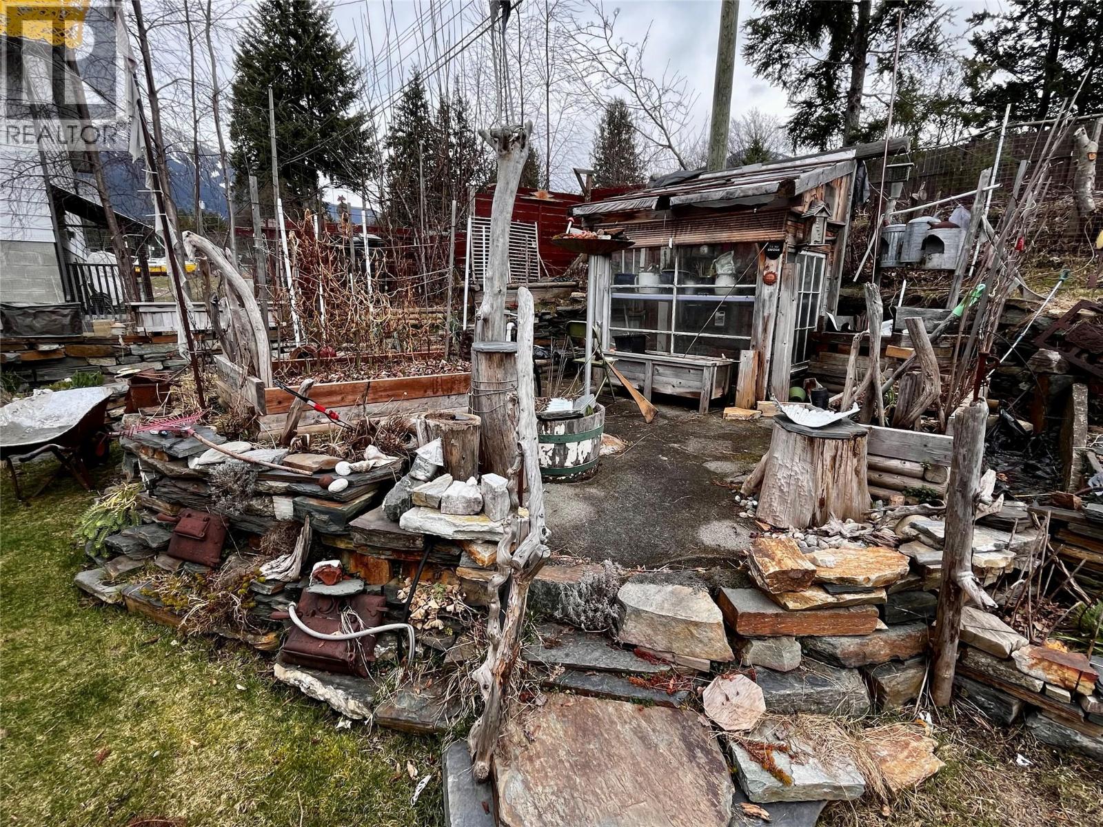 203 4th Avenue NW, Nakusp