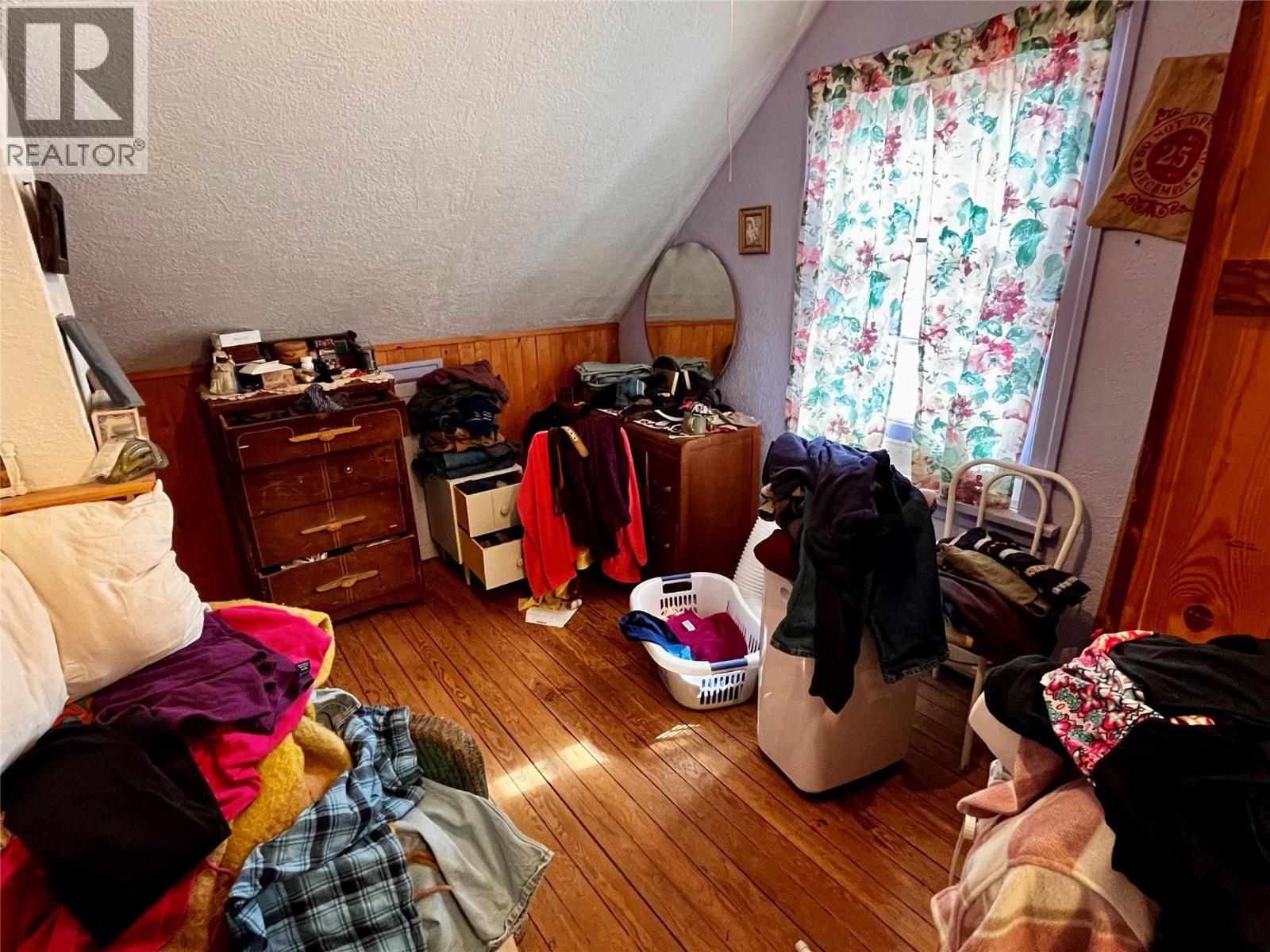 203 4th Avenue NW, Nakusp