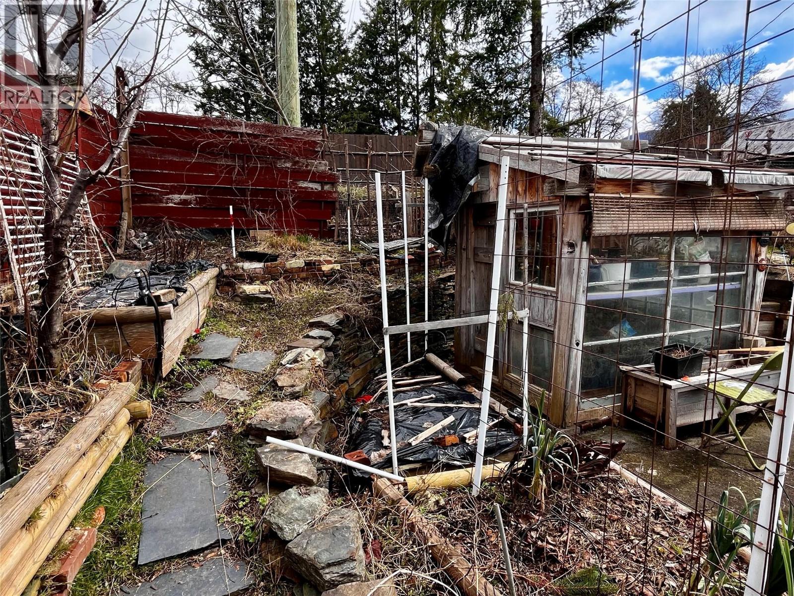 203 4th Avenue NW, Nakusp