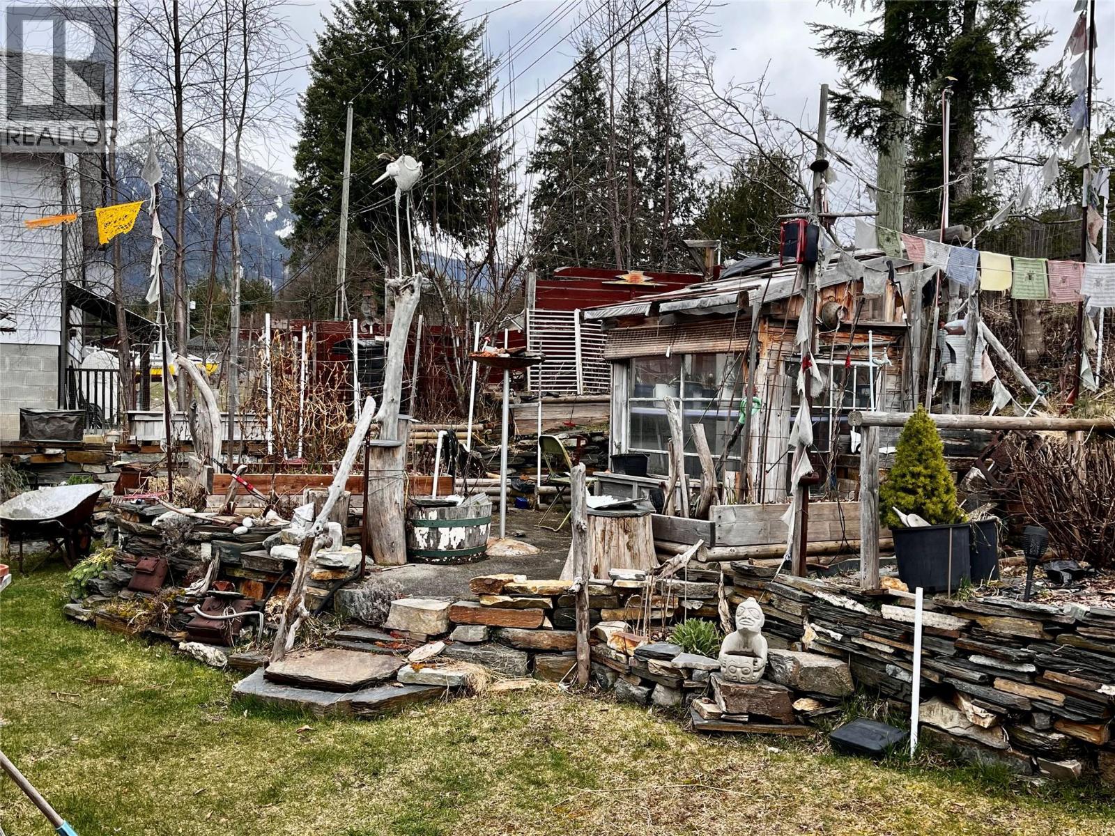 203 4th Avenue NW, Nakusp