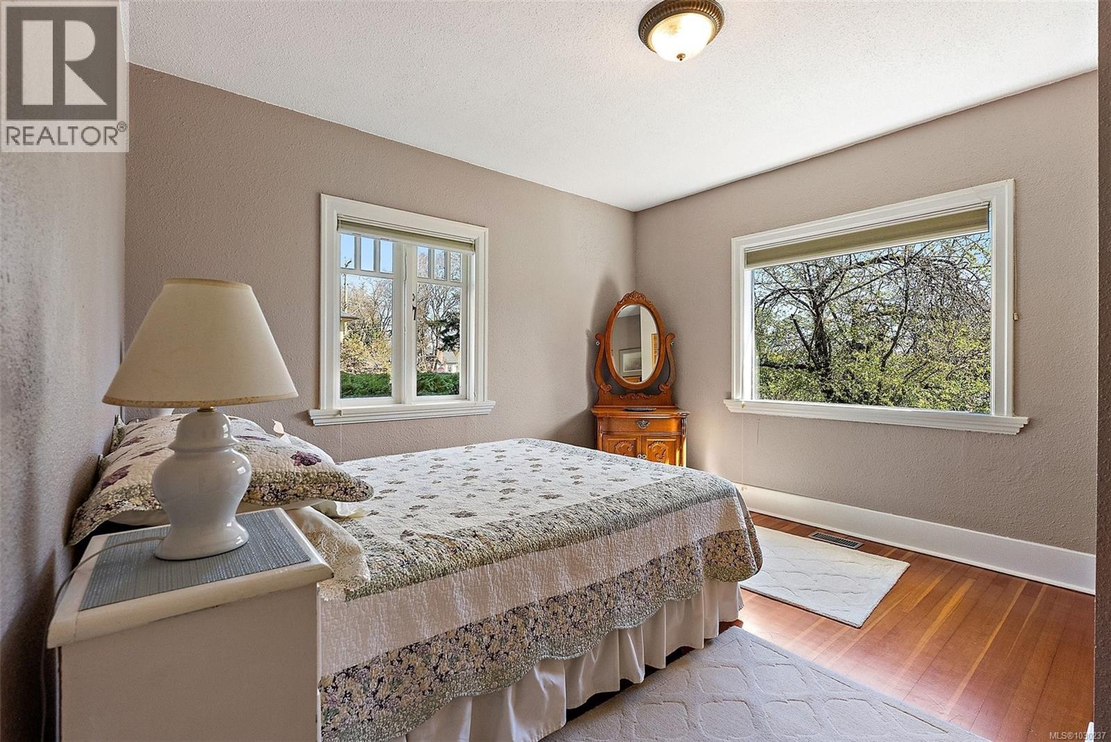  2438 Lincoln Road, Oak Bay