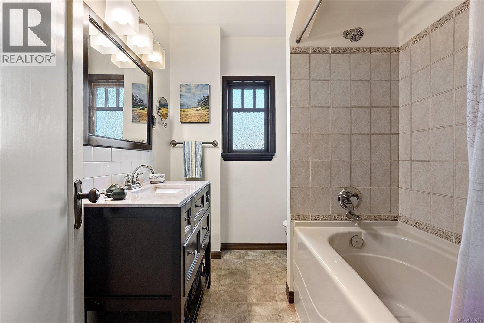  2438 Lincoln Road, Oak Bay