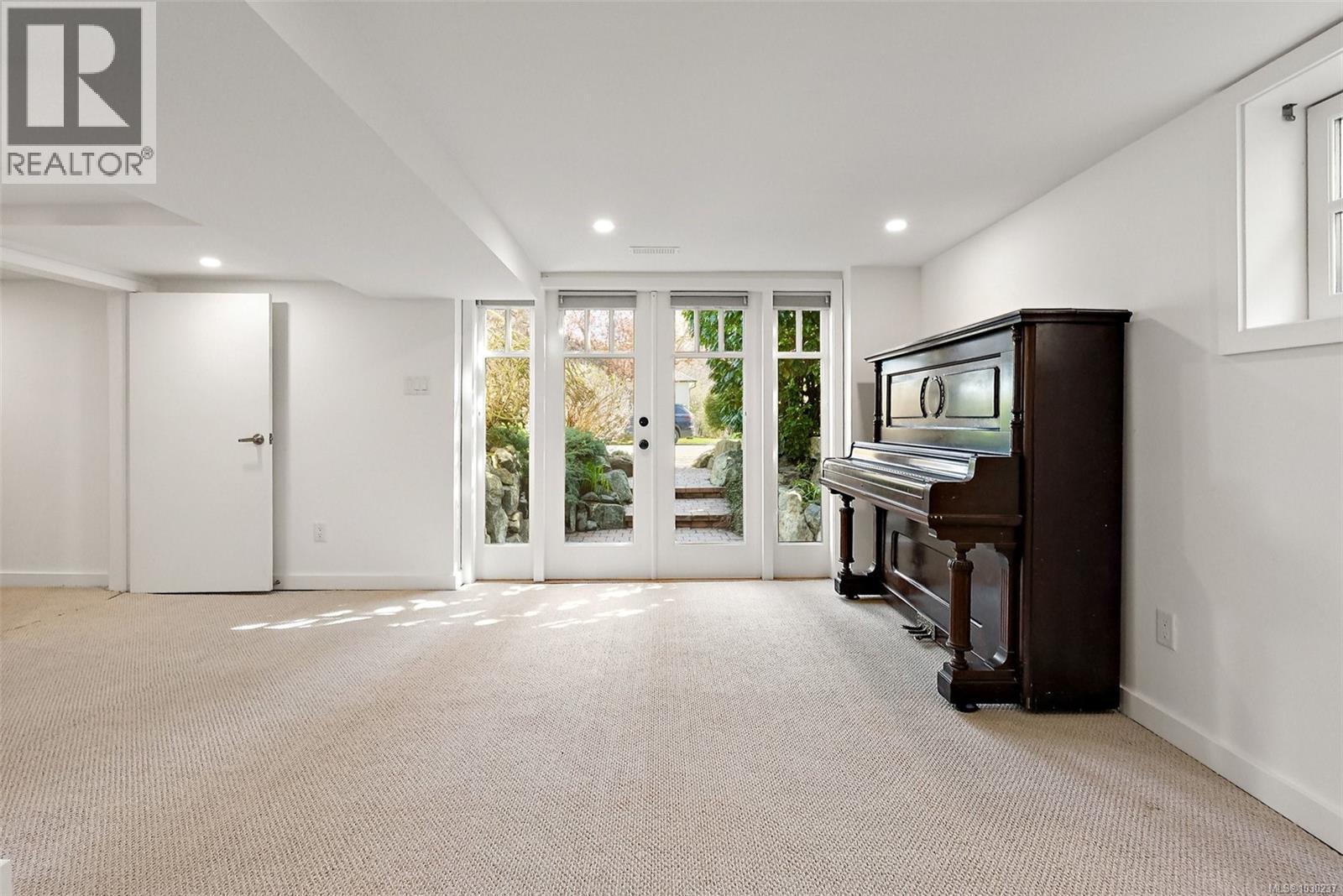  2438 Lincoln Road, Oak Bay