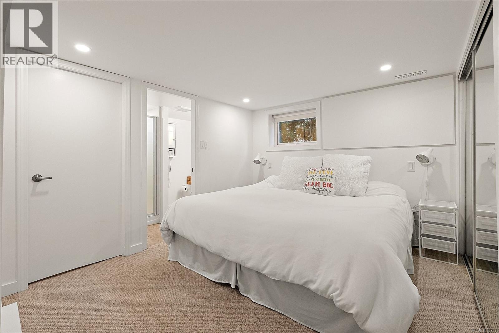  2438 Lincoln Road, Oak Bay