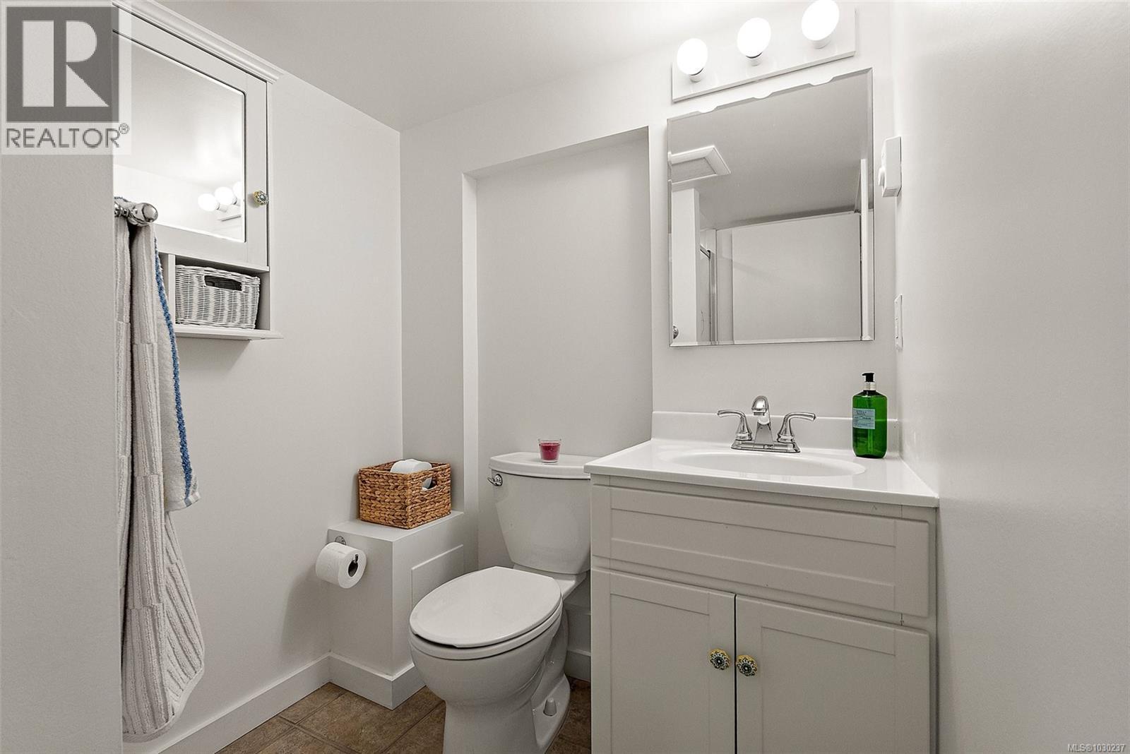  2438 Lincoln Road, Oak Bay