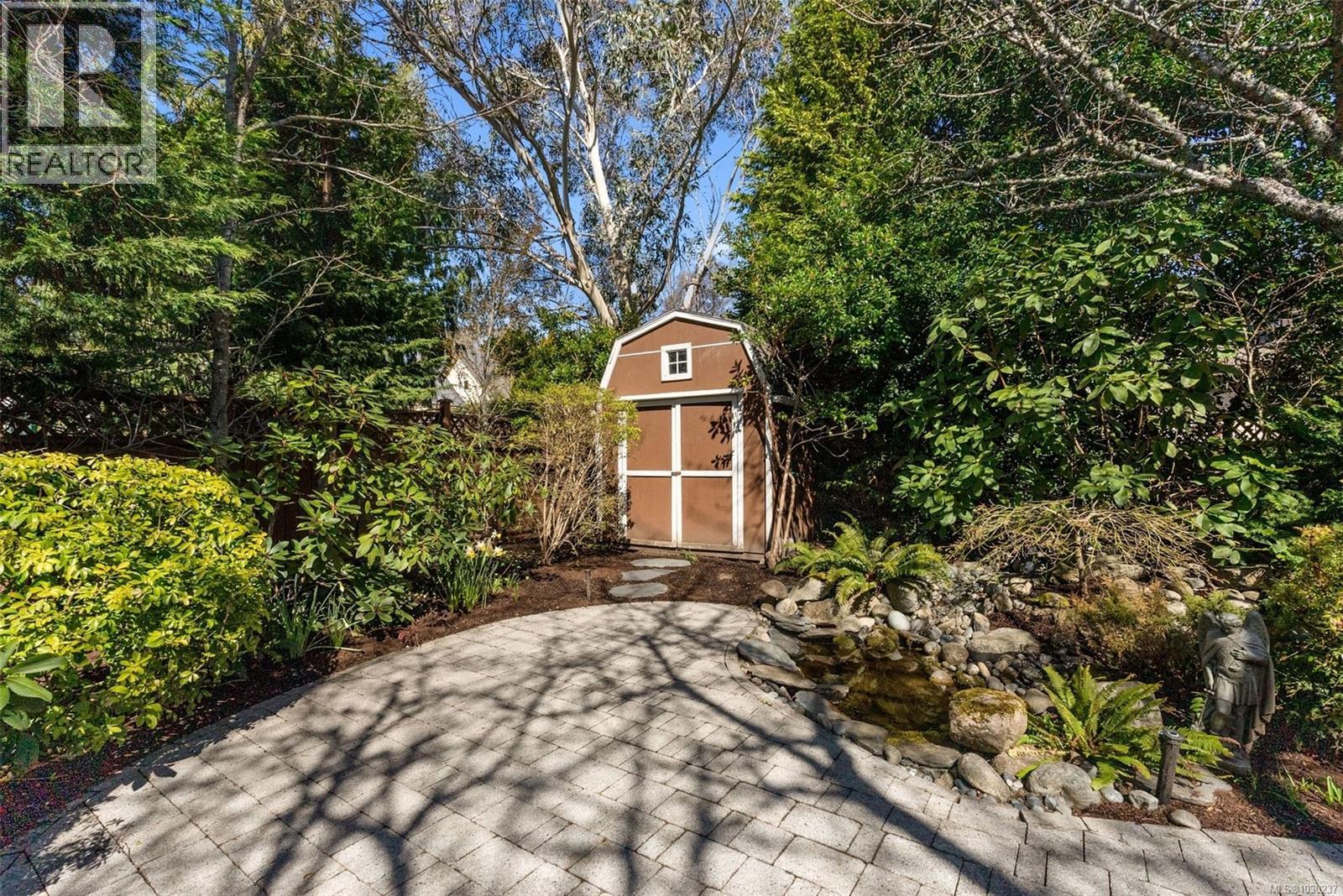  2438 Lincoln Road, Oak Bay