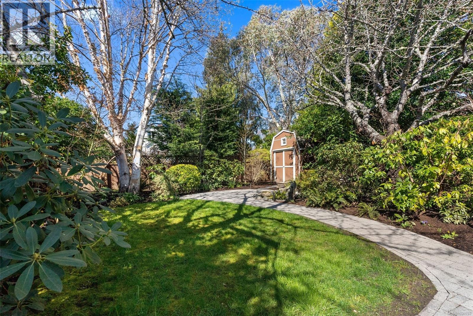  2438 Lincoln Road, Oak Bay