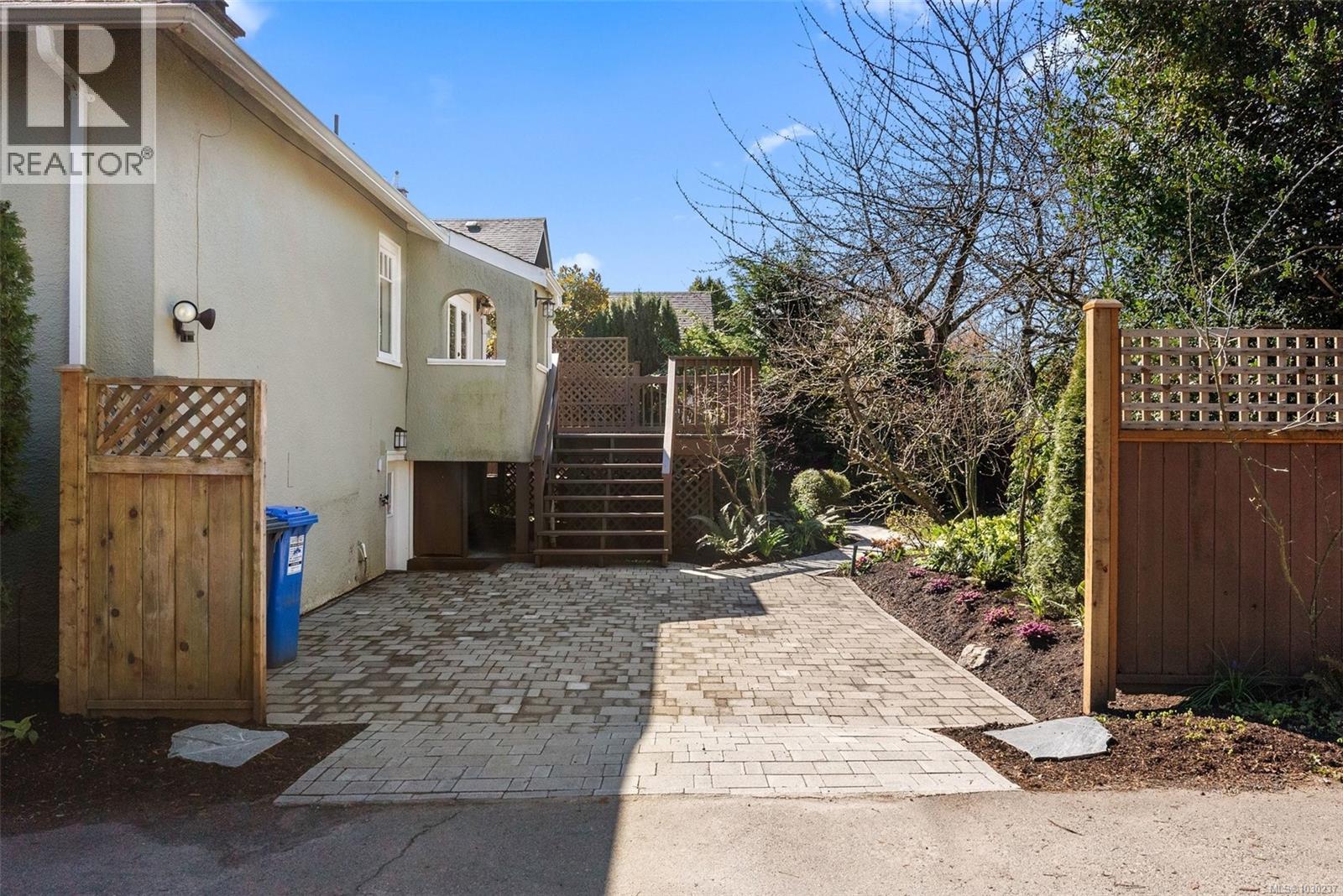  2438 Lincoln Road, Oak Bay