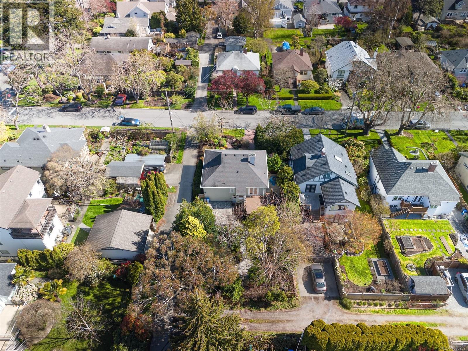  2438 Lincoln Road, Oak Bay