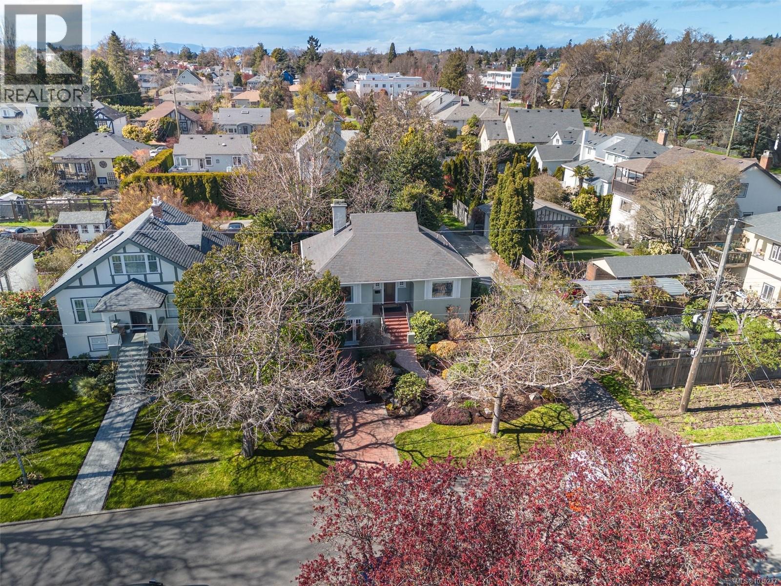  2438 Lincoln Road, Oak Bay