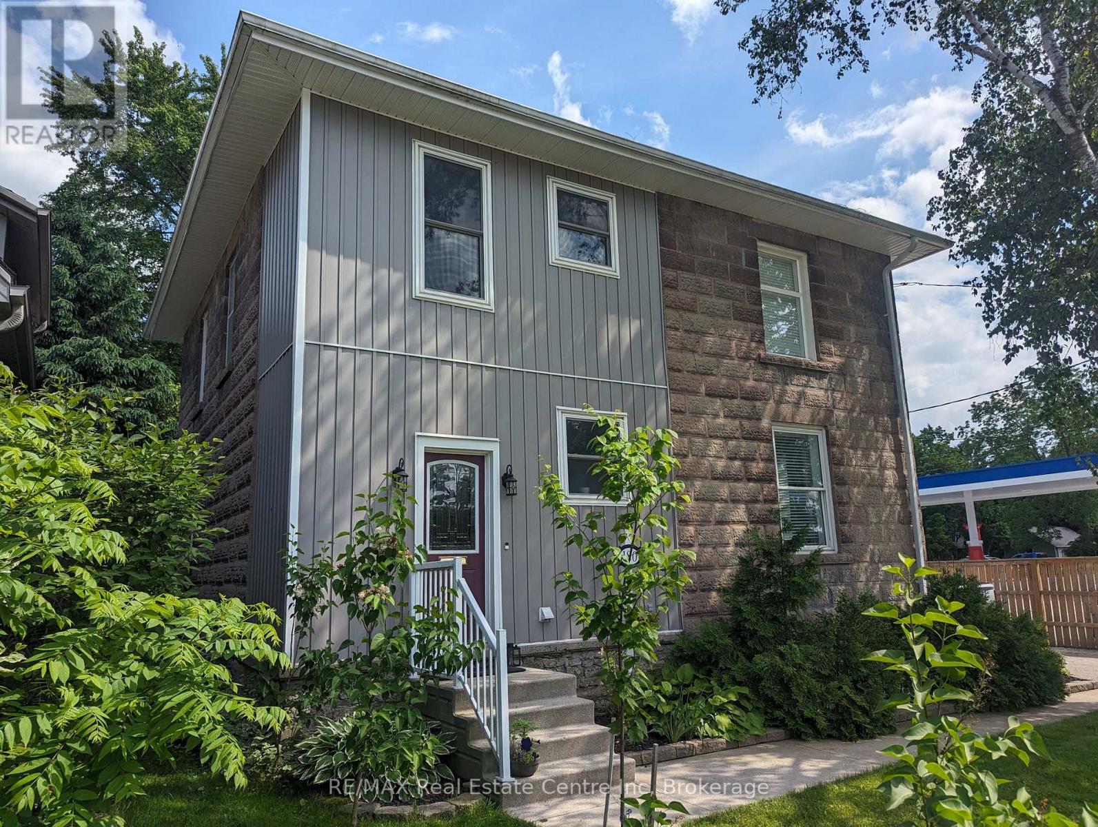 180 UNION STREET W - 1